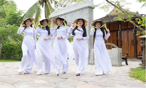 Áo dài tiếng nhật là gì